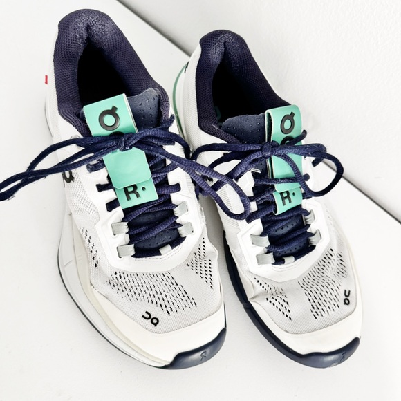 On The Roger Pro tennis shoes Women’s 8.5 - Picture 2 of 8